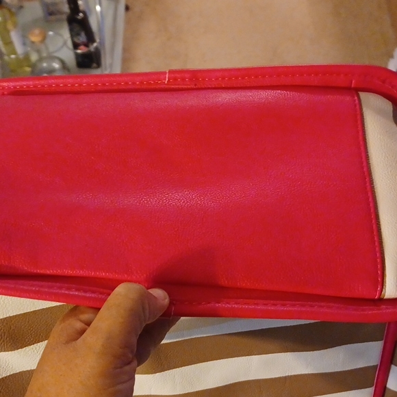 Pink and Tan Betsy Johnson handbag - Picture 4 of 4